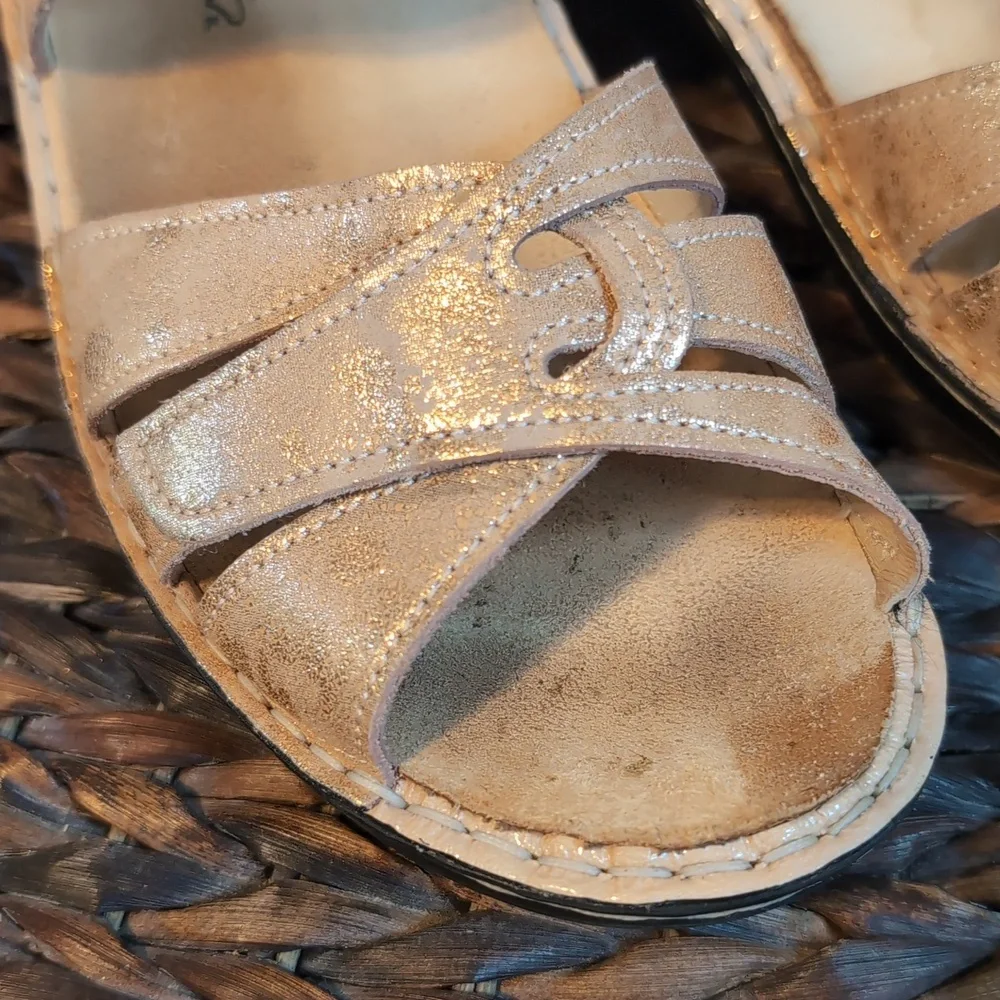 FINN COMFORT Gold Shimmer Slingback Sandals Comfort Shoes SZ 9 - Picture 2 of 12